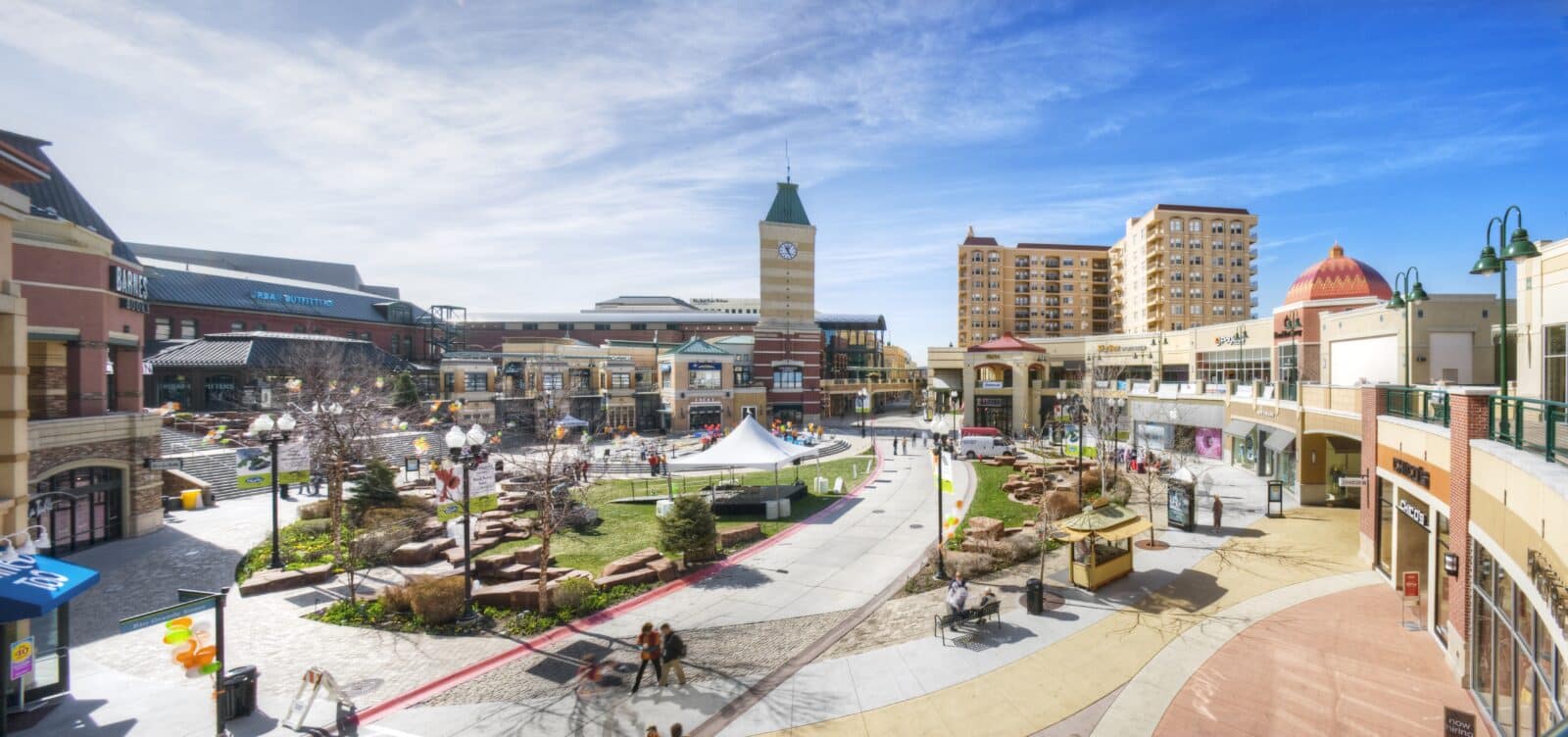 Exterior view of Gateway fountain plaza, daytime