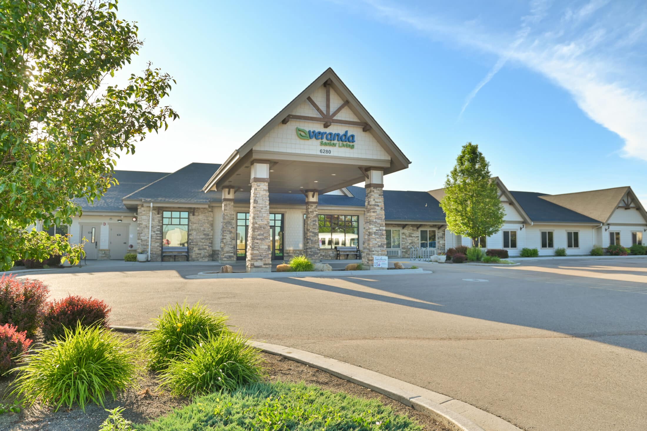Exterior view of Veranda Senior Living, front entrance